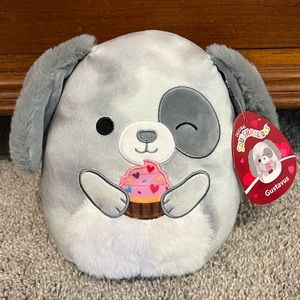 Squishmallow Gustavus w/Cupcake